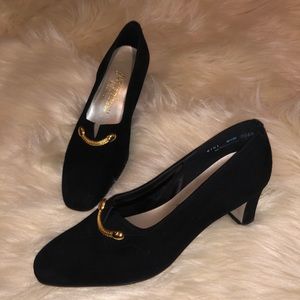 California Magderians size 8.5 black heels gold